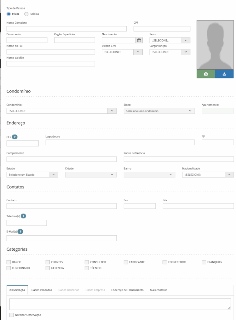 Cadastro completo de cliente no ERP Synapse com dados pessoais, endereço, contatos e categorias.